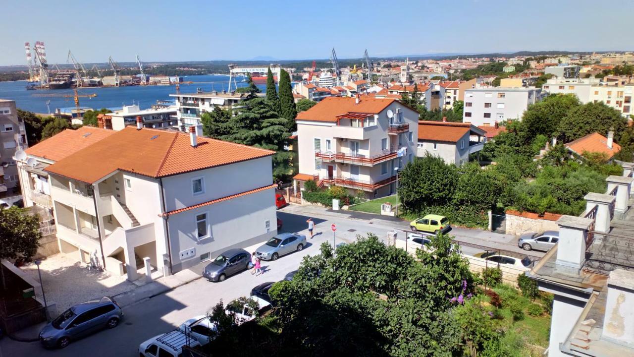 Holiday Apartment Dunja Pula Exterior photo